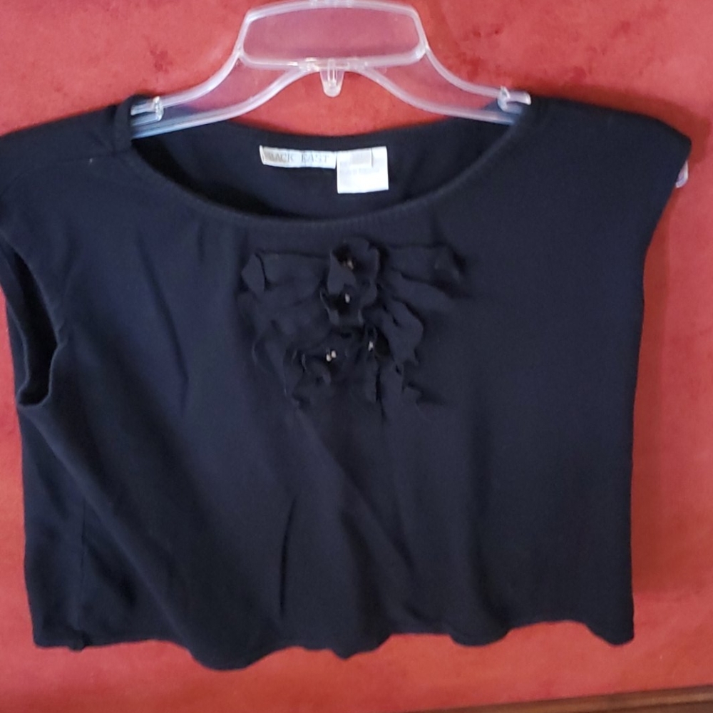 Capped sleeves Black shirt